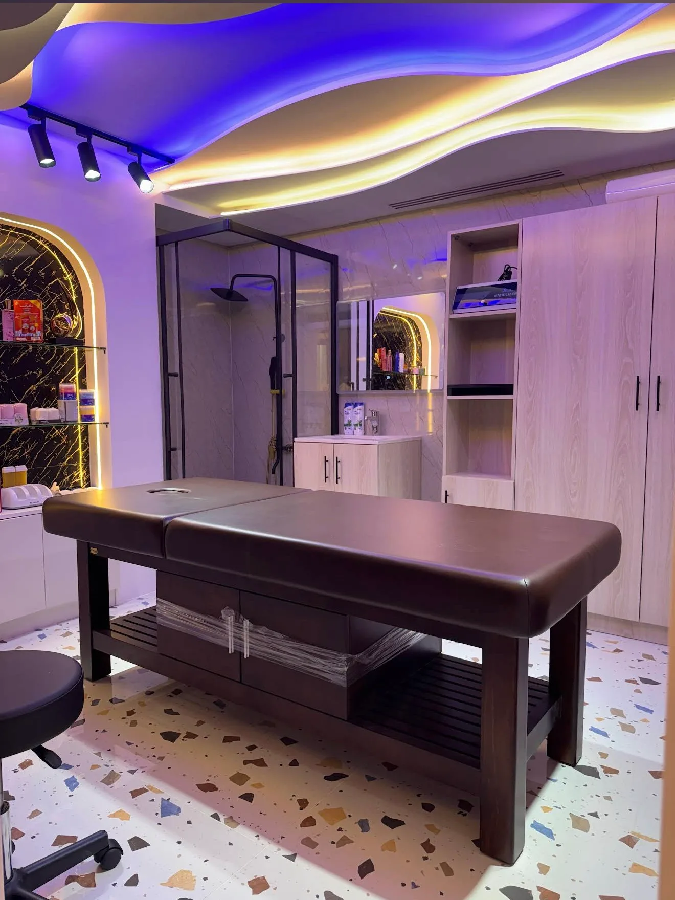 Inside Kanaan Baniyas Barber