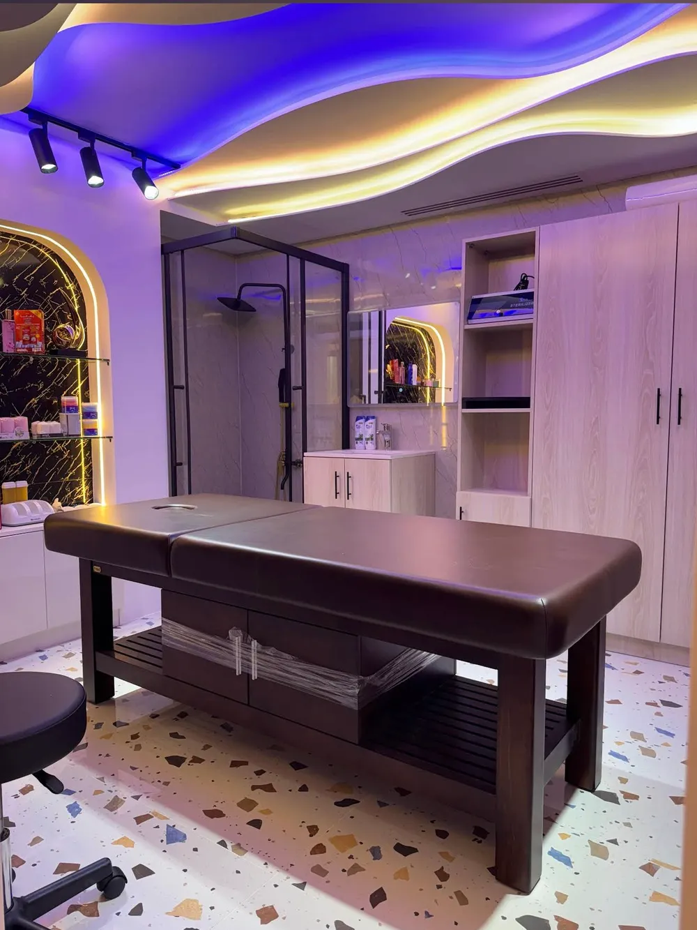 Kanaan Baniyas Barber interior 1