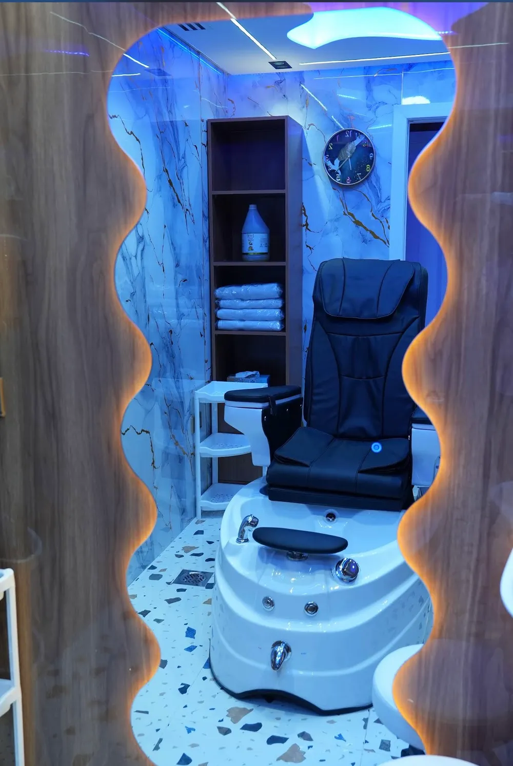 Kanaan Muroor Barber interior 6